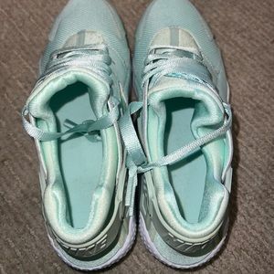 Mint green HUARACHES